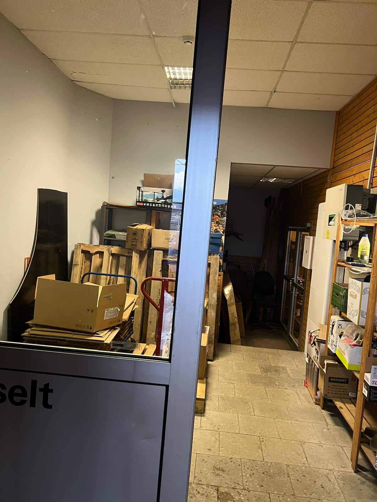 Anda üürile ladu eraldi sissepääsuga ja ilusate kontoritega photo 11