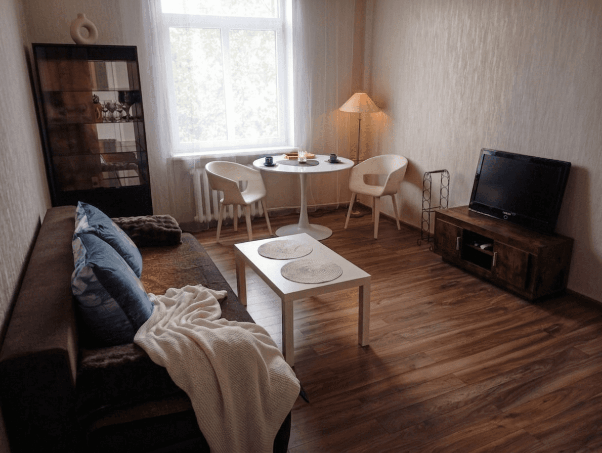 ANDA ÜÜRILE VALGUSKÜLLANE 2-TOALINE KORTER ASERI KESKUSES photo 2