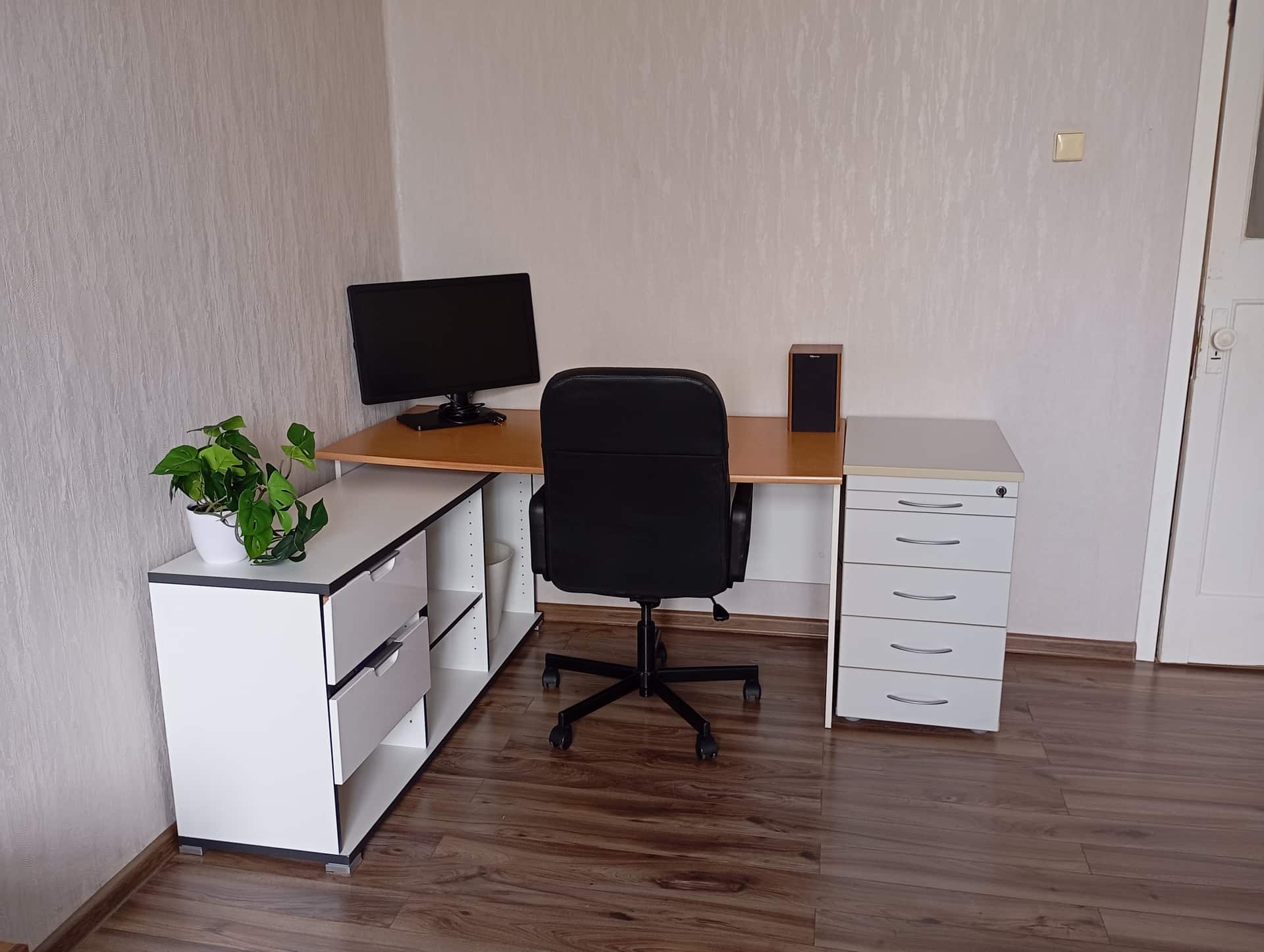 ANDA ÜÜRILE VALGUSKÜLLANE 2-TOALINE KORTER ASERI KESKUSES photo 3