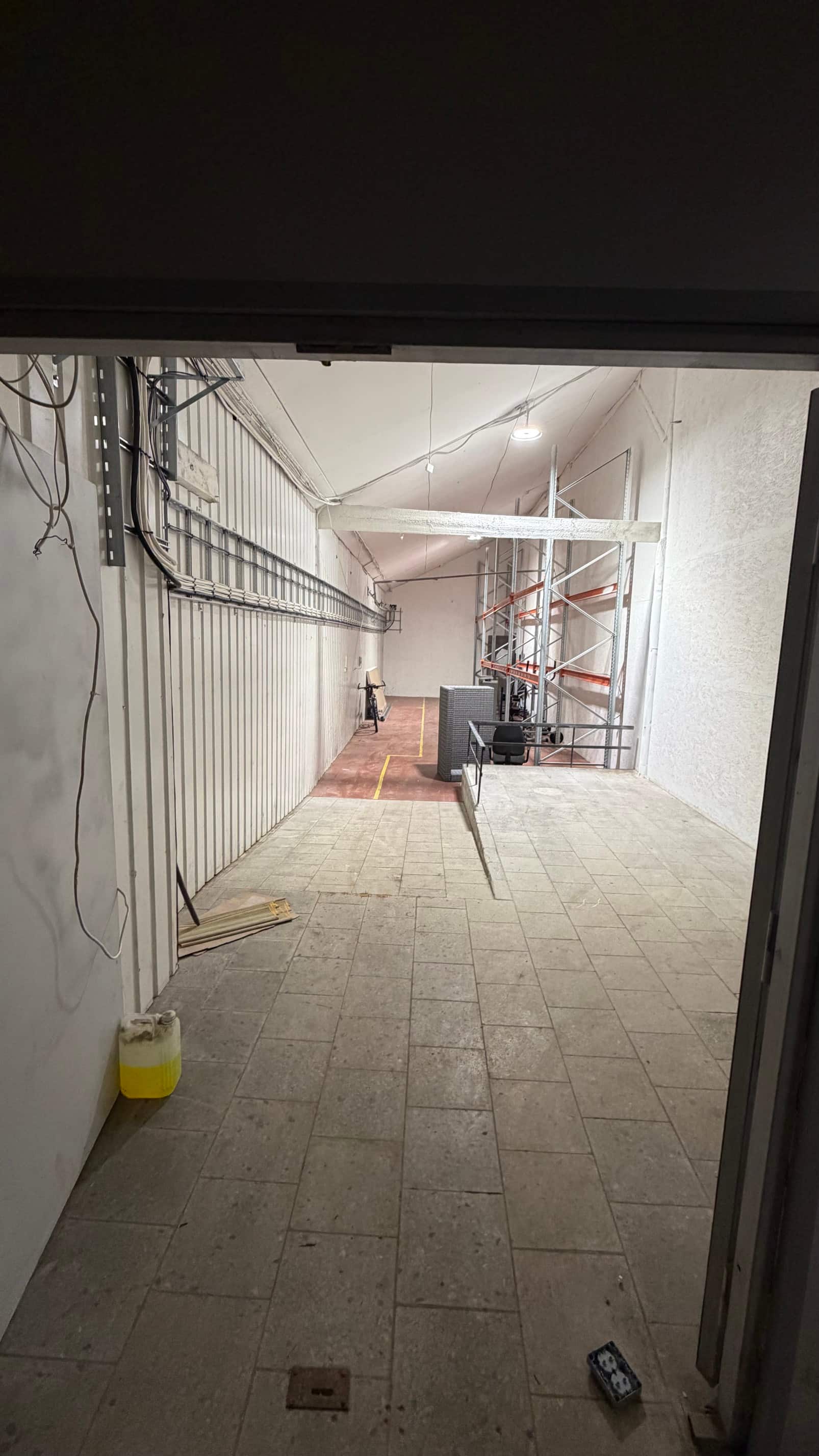 Anda üürile ladu eraldi sissepääsuga ja ilusate kontoritega photo 4